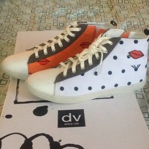 DV8  Karie Fashion Women Sneakers NEW